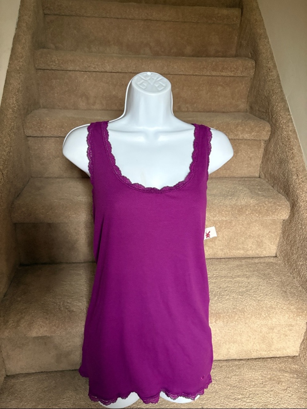 NWT American Eagle Magenta Tank with  Lace Trim and Scoop Neck in Size XL